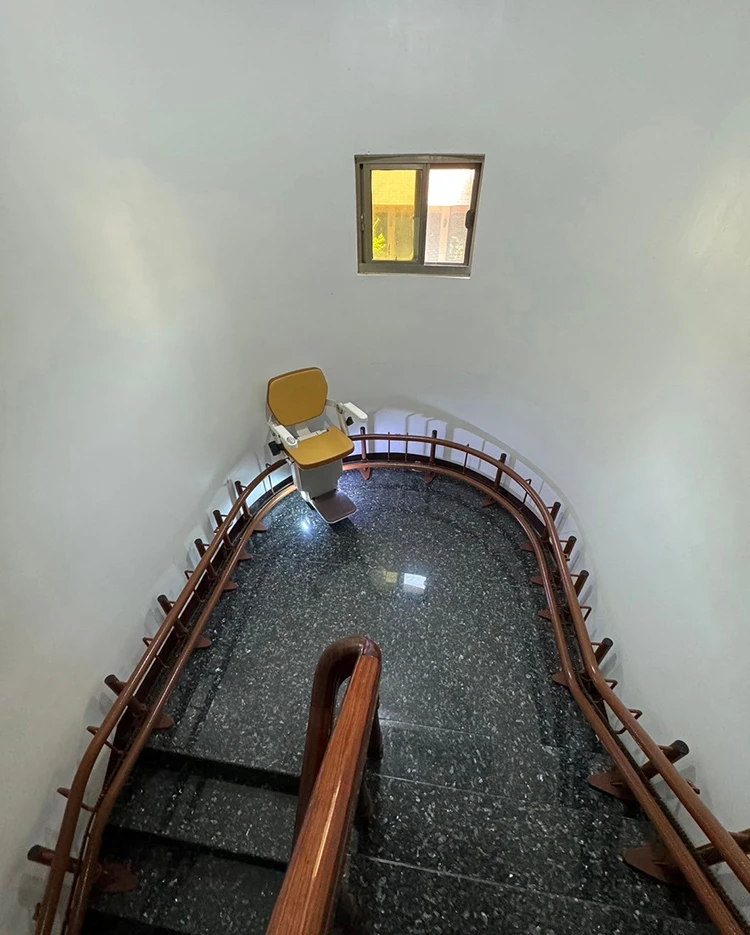 Arc-staircase-Curved-yellow-1Fto2F (5)